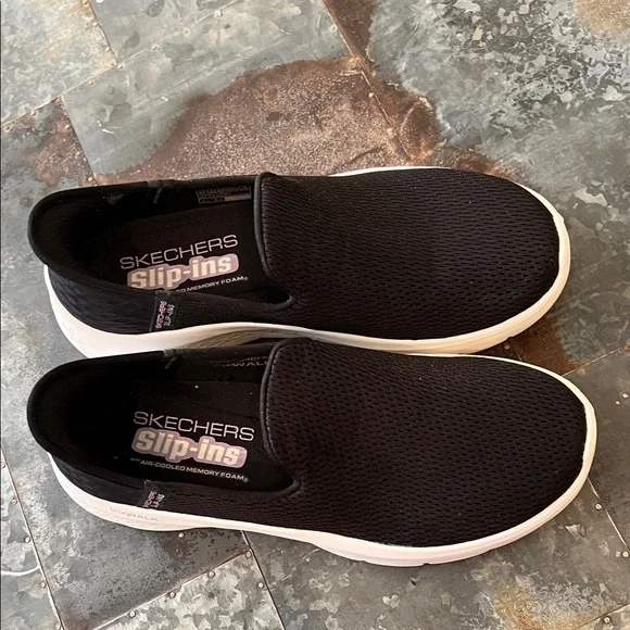 Like new Skechers | Go Walk Slip-Ins | Size 8 1/2 - Picture 2 of 16